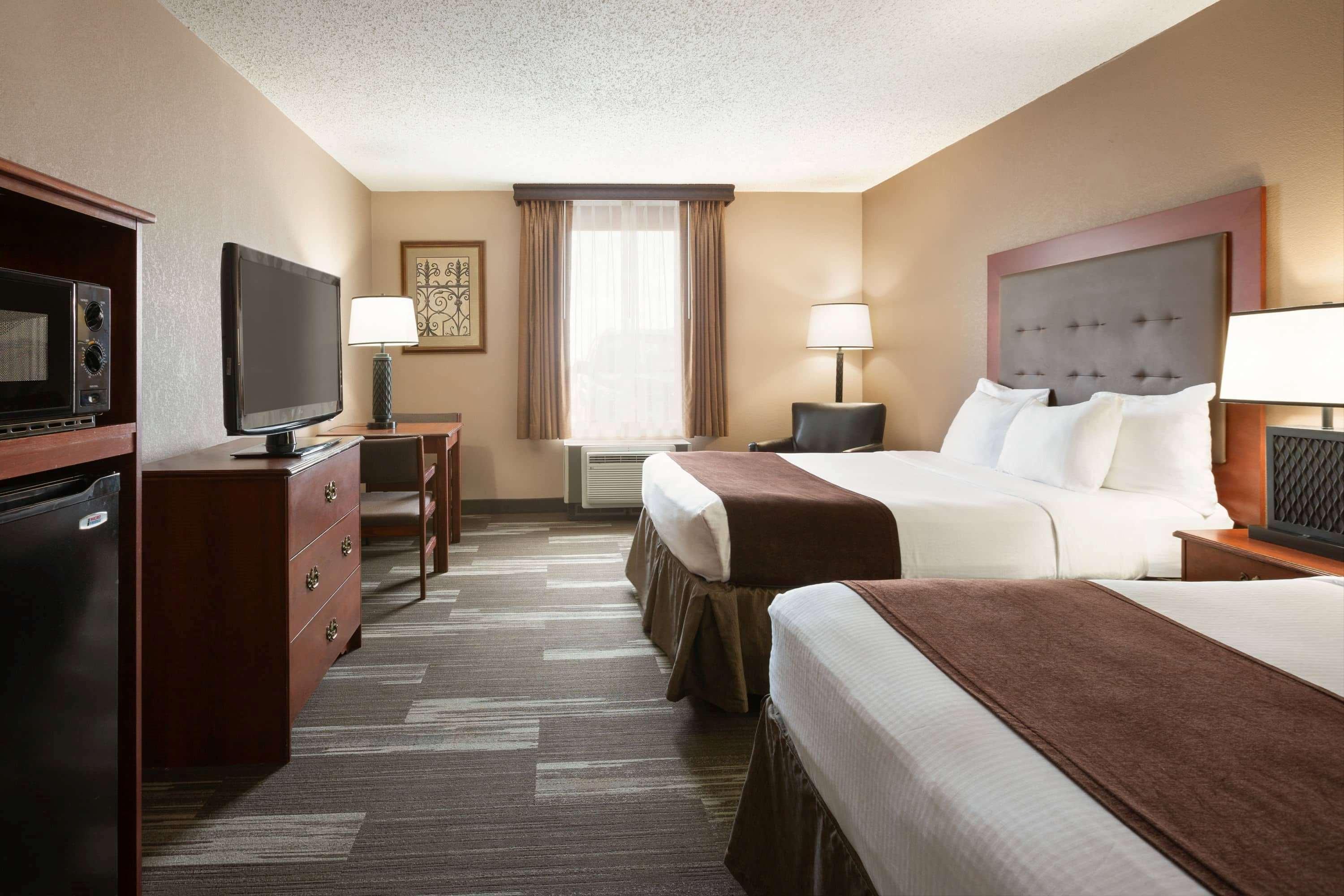 Baymont By Wyndham Mandan Bismarck Area Hotel Exterior photo