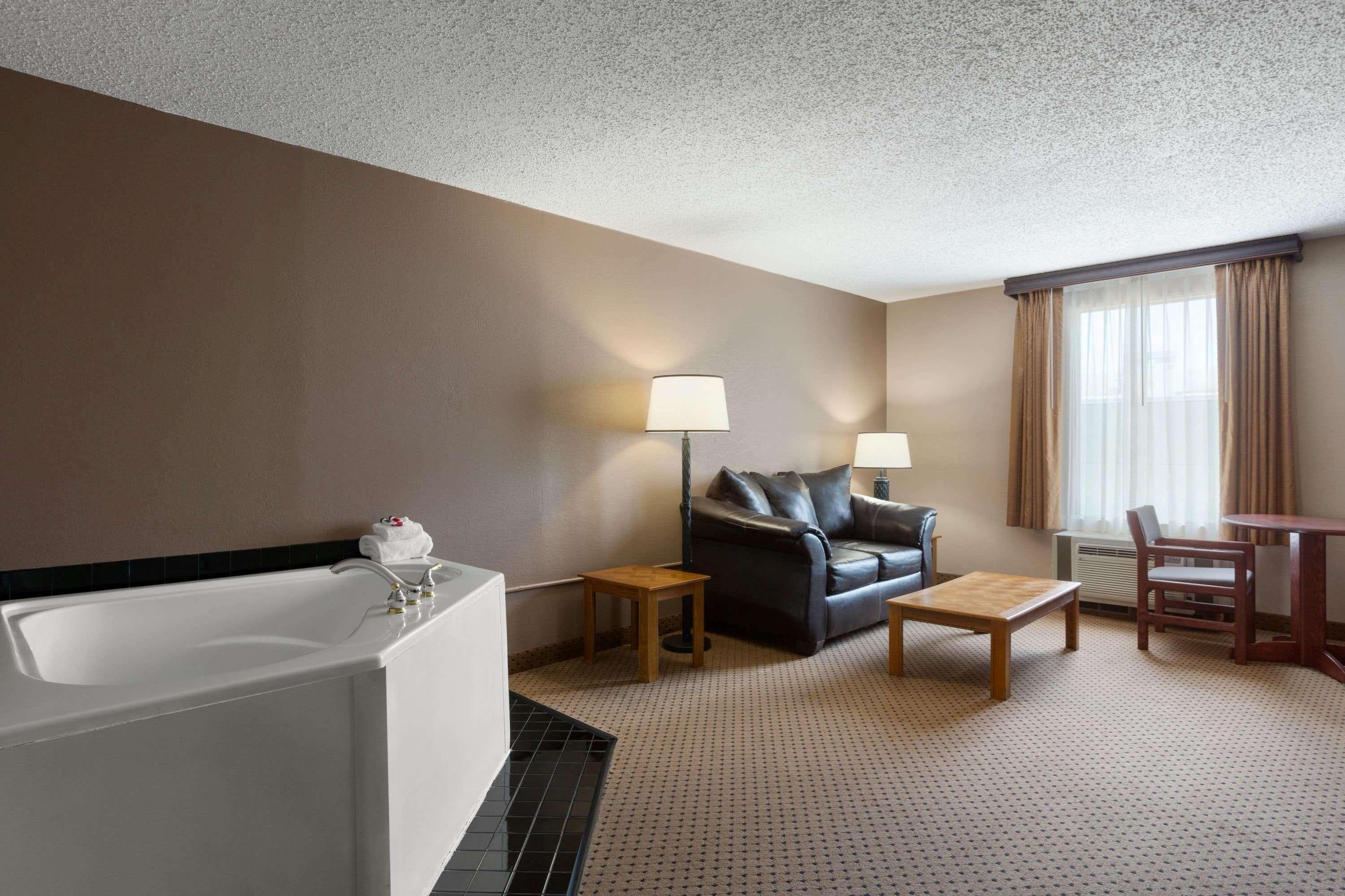 Baymont By Wyndham Mandan Bismarck Area Hotel Exterior photo