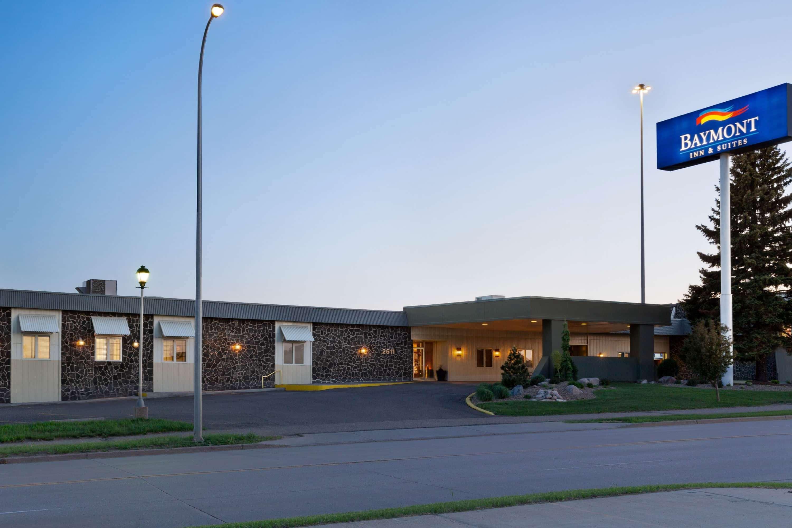 Baymont By Wyndham Mandan Bismarck Area Hotel Exterior photo