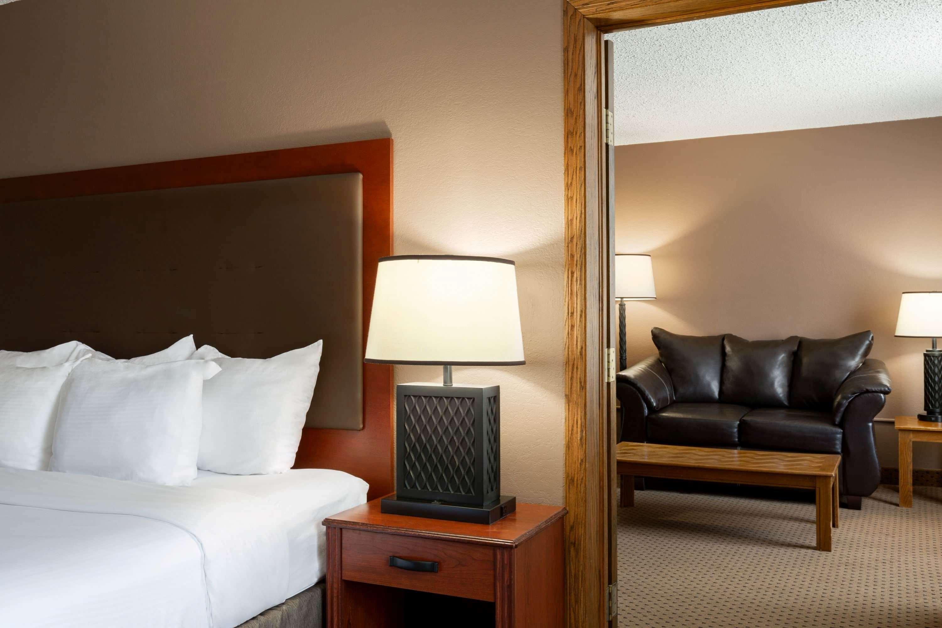Baymont By Wyndham Mandan Bismarck Area Hotel Exterior photo