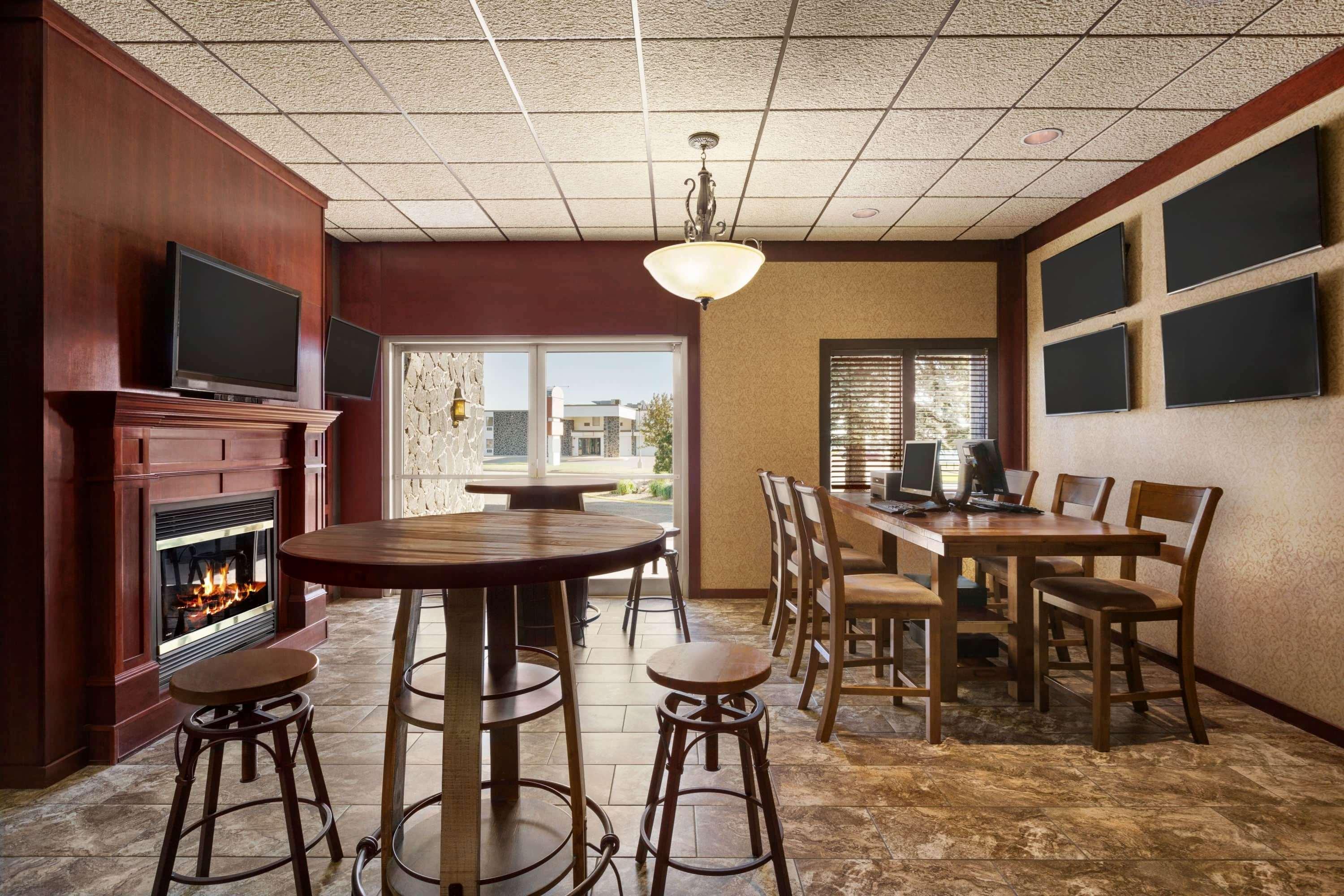 Baymont By Wyndham Mandan Bismarck Area Hotel Exterior photo