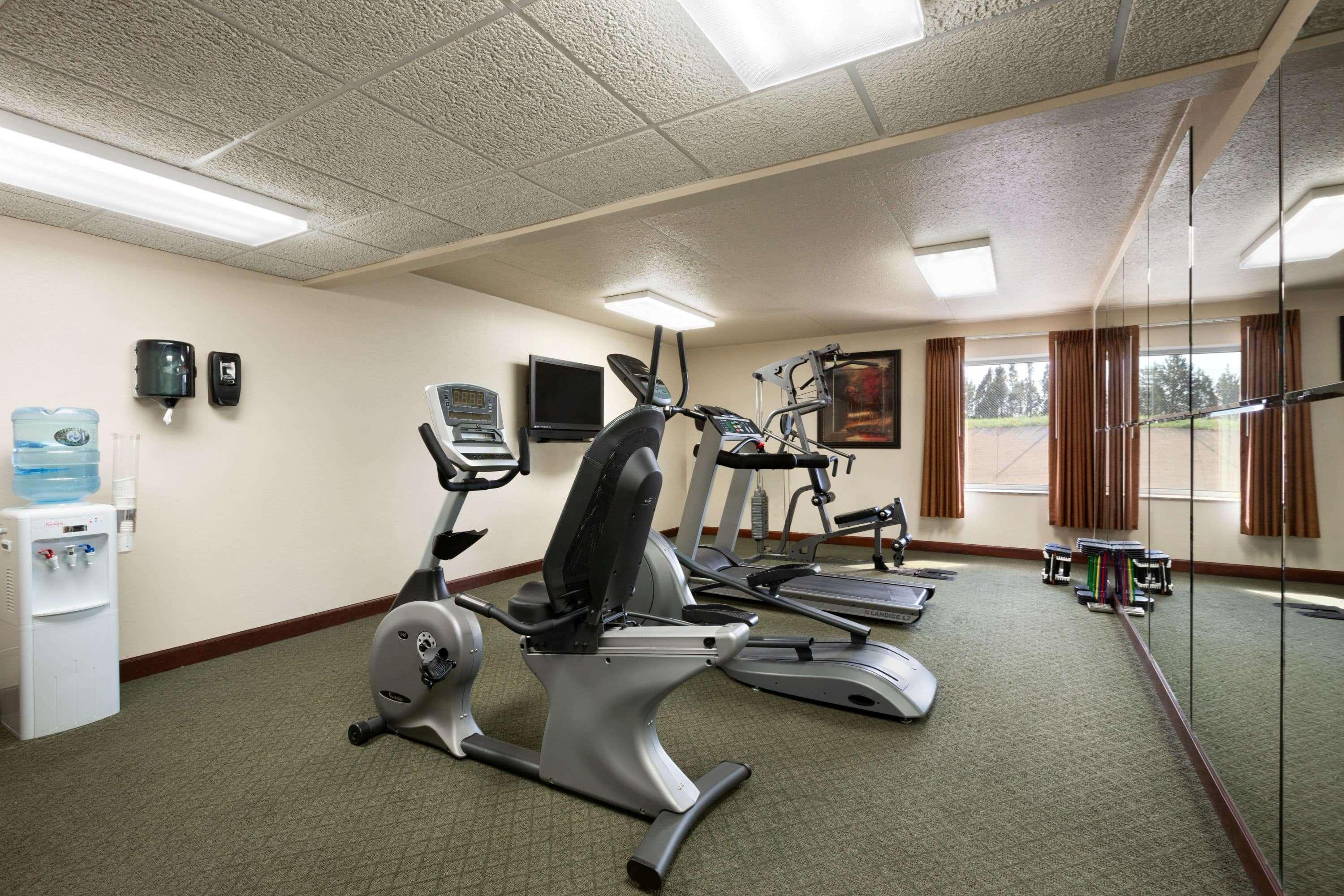 Baymont By Wyndham Mandan Bismarck Area Hotel Exterior photo